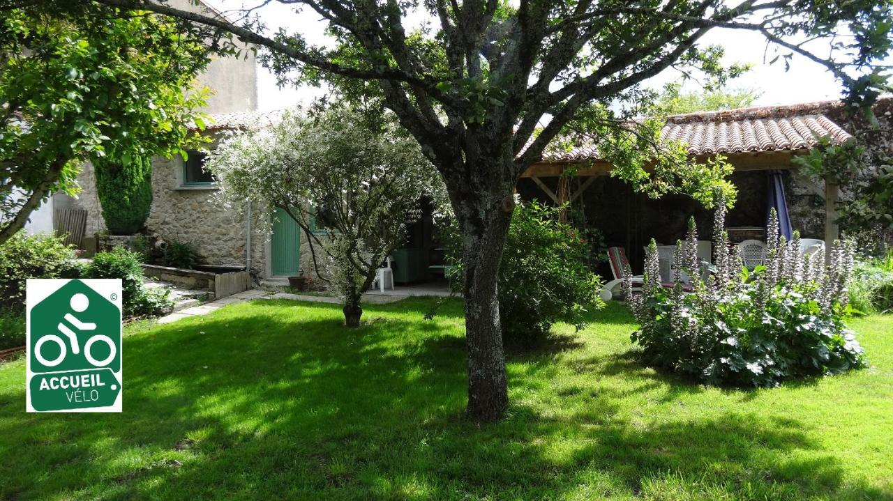 Logis Des Douves Bed and Breakfast Tiffauges Εξωτερικό φωτογραφία