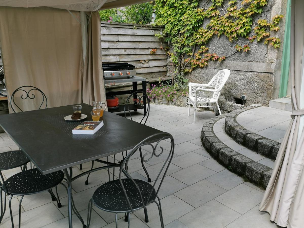 Logis Des Douves Bed and Breakfast Tiffauges Εξωτερικό φωτογραφία