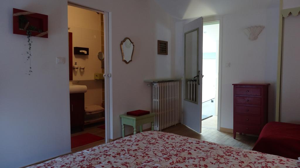 Logis Des Douves Bed and Breakfast Tiffauges Εξωτερικό φωτογραφία