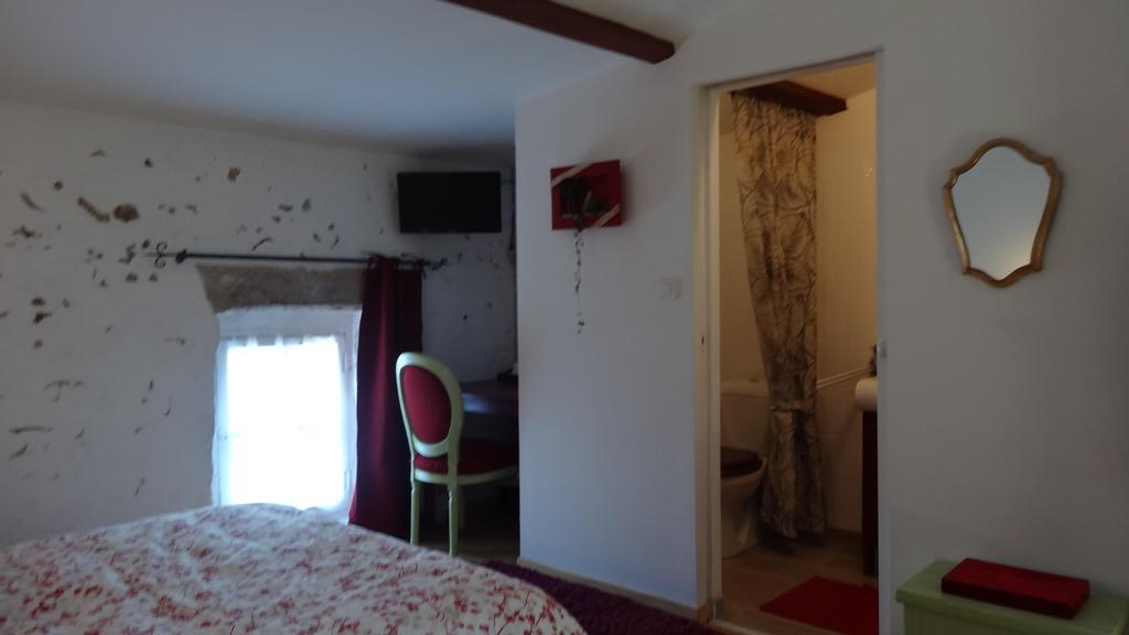 Logis Des Douves Bed and Breakfast Tiffauges Εξωτερικό φωτογραφία