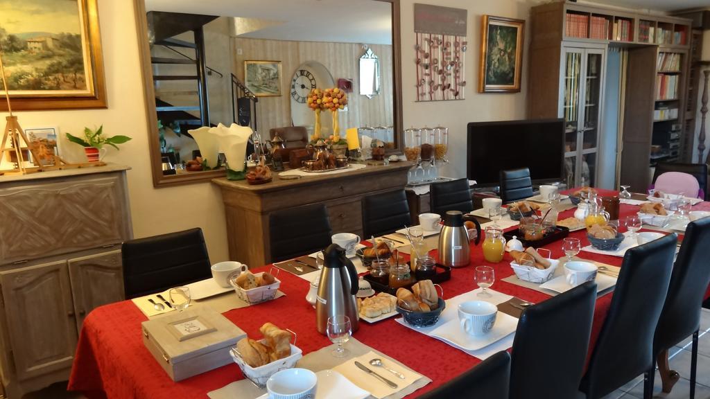Logis Des Douves Bed and Breakfast Tiffauges Εξωτερικό φωτογραφία