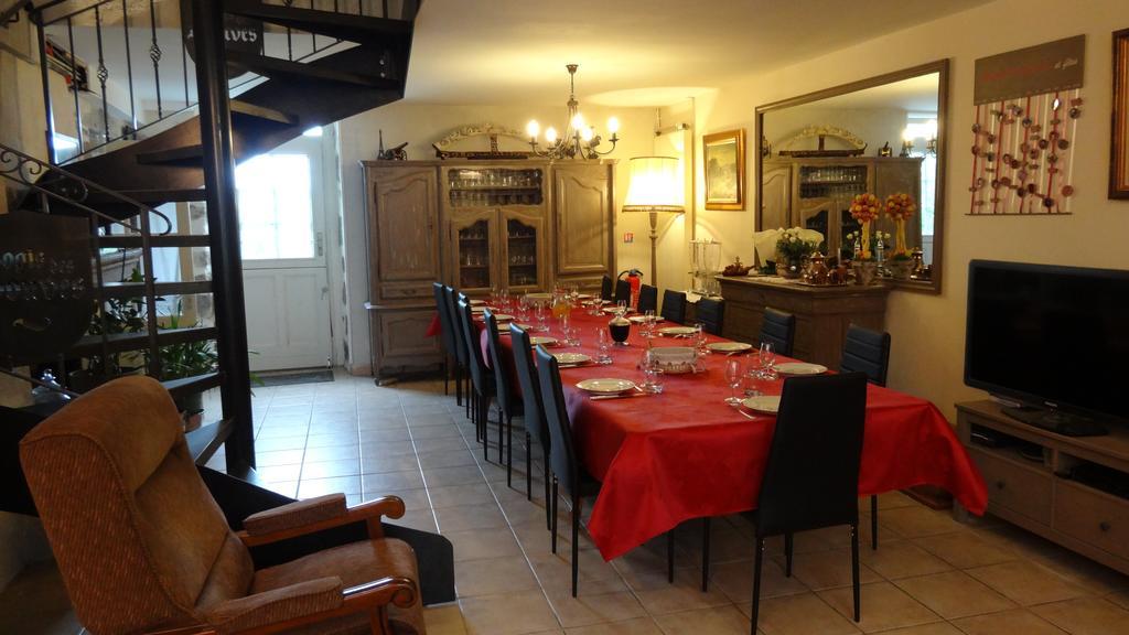 Logis Des Douves Bed and Breakfast Tiffauges Εξωτερικό φωτογραφία