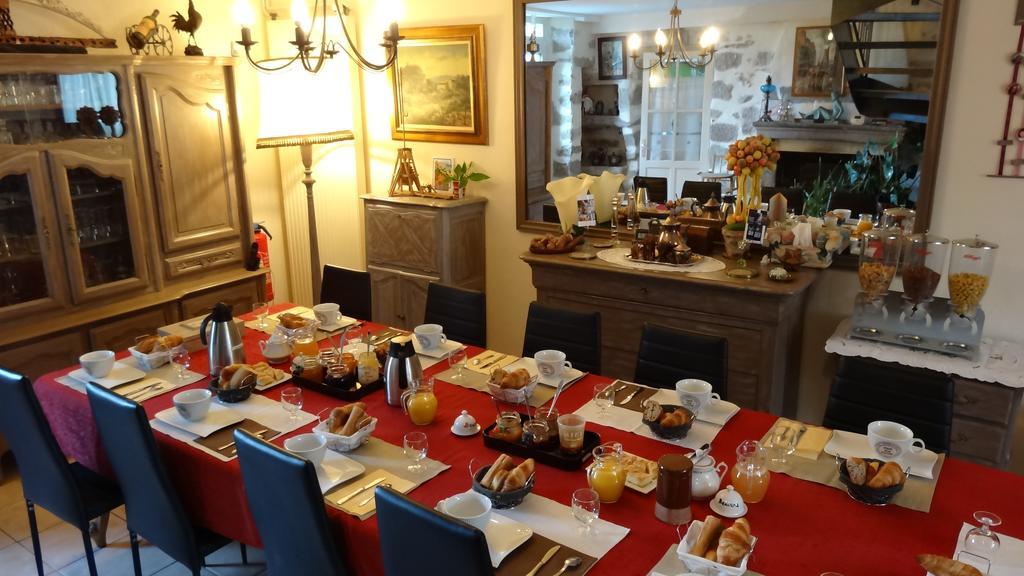 Logis Des Douves Bed and Breakfast Tiffauges Εξωτερικό φωτογραφία