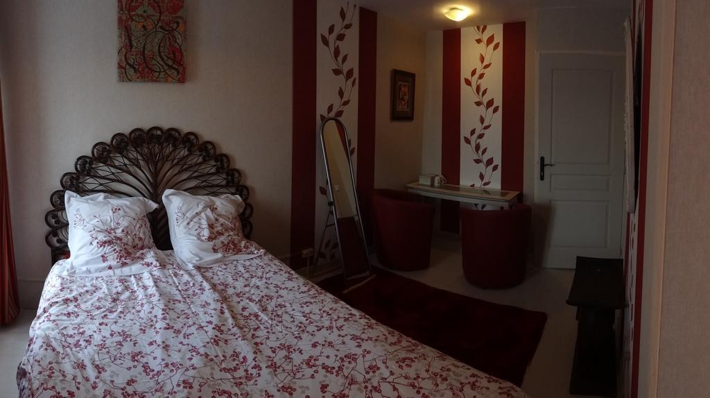 Logis Des Douves Bed and Breakfast Tiffauges Εξωτερικό φωτογραφία